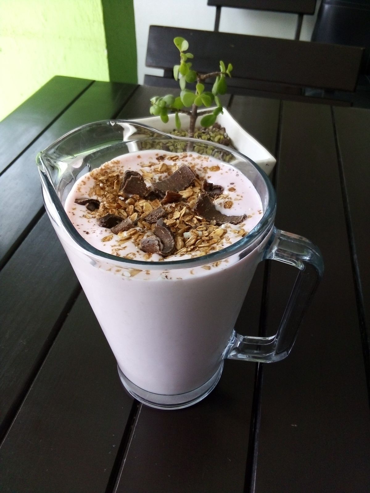 Batido preparado con avena y chocolate